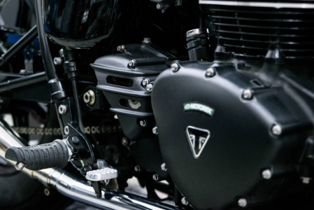 Triumph Bonneville/Scrambler/Thruxton Speedster sprocket cover - 5